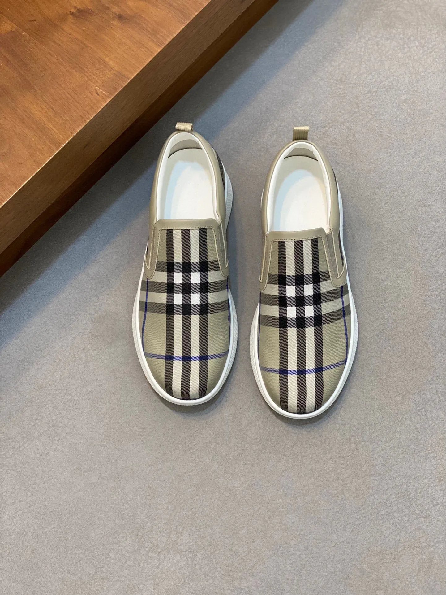 P380 [BURBERRY] Burberry - Upper: imported 🔝 brand totem cloth, - Inner lining: cowhide lining, feet; water-dyed cowhide - Outsole: ultra-light TPR rubber; two-color molded outsole - Super high quality control·Fine workmanship: highlighted (high-end, extravagance, grade) -Size: 38-44 (Male 45, can be customized)·